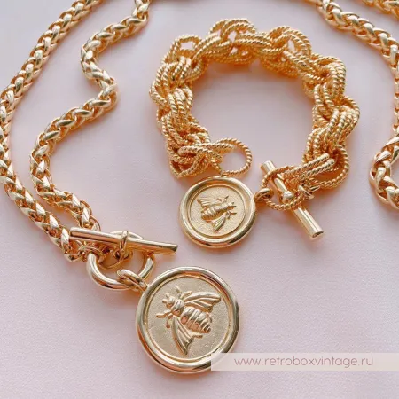 JOAN RIVERS Ожерелье «Медальон с золотой пчелой» (уценка)