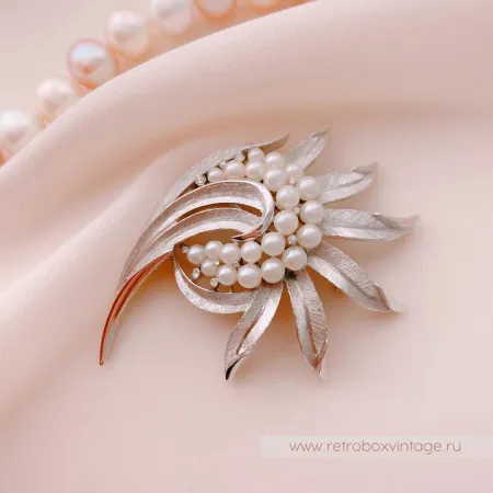 TRIFARI Брошь «Жемчужный завиток»