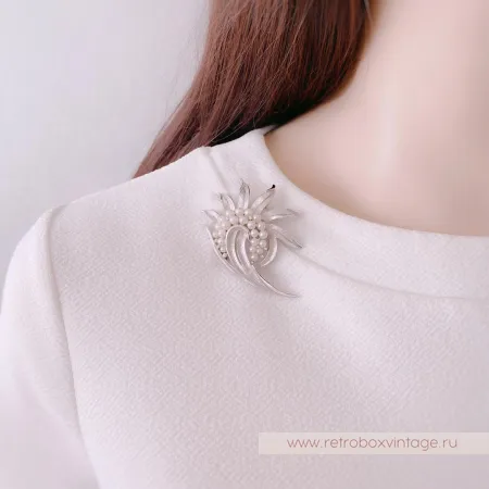 TRIFARI Брошь «Жемчужный завиток»