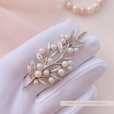 TRIFARI Брошь «Жемчужная веточка в серебре»