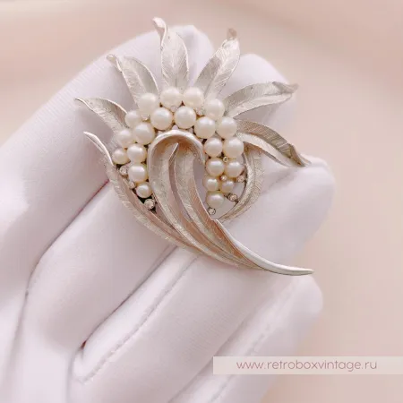 TRIFARI Брошь «Жемчужный завиток»