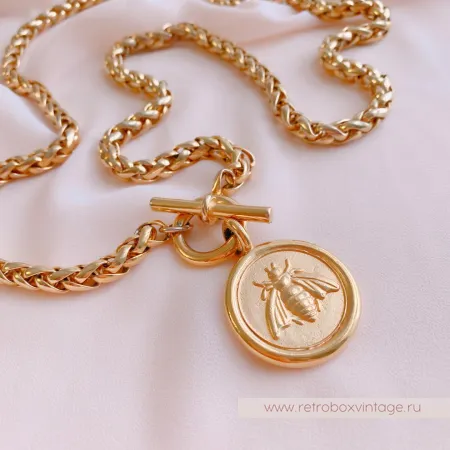 JOAN RIVERS Ожерелье «Медальон с золотой пчелой» (уценка)