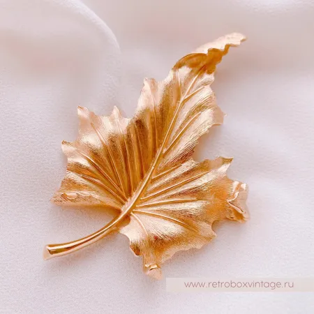 TRIFARI Брошь «Кленовый лист изысканный: золото»