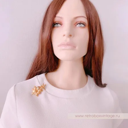 MONET Брошь «Колибри на цветке гибискуса»