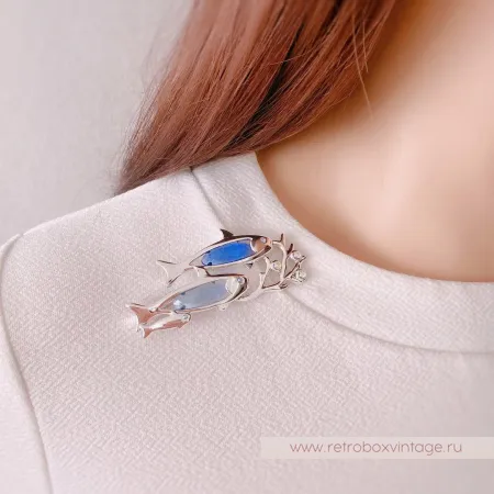 MONET Брошь «Три серебристые рыбки»