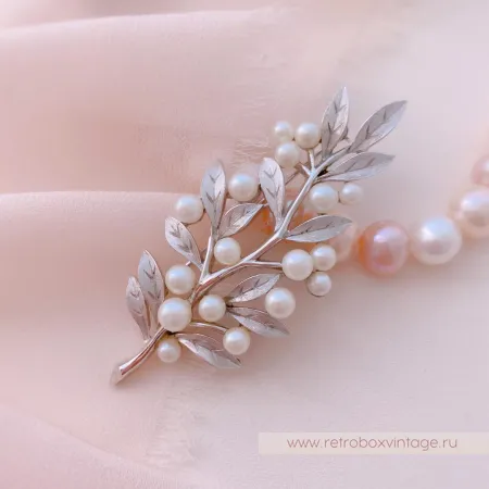 TRIFARI Брошь «Жемчужная веточка в серебре»