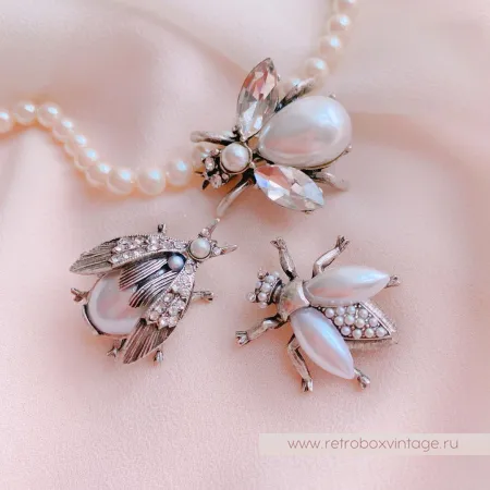 SWEET ROMANCE Трио брошей «Жемчужные пчелки в серебре»