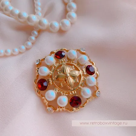 MONET Брошь «Жемчужная Жозефина» (небольшие нюансы)