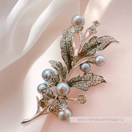 CAROLEE Брошь "Серебристая веточка с серым жемчугом"
