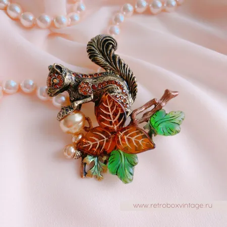 SWEET ROMANCE Брошь «Белочка»