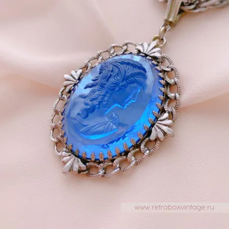 WHITING AND DAVIS Комплект «Голубые камеи» ожерелье и клипсы