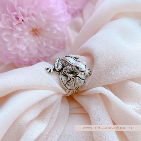 SWEET ROMANCE Кольцо "Лягушка на кувшинке: серебро"