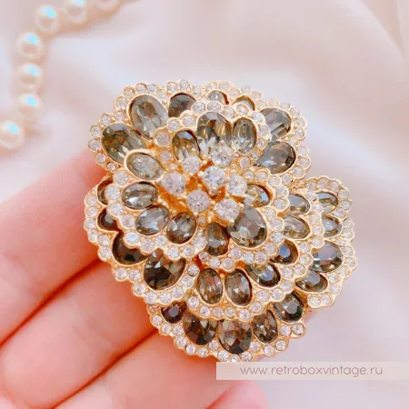 CINER Брошь «Дымчатая фиалка»