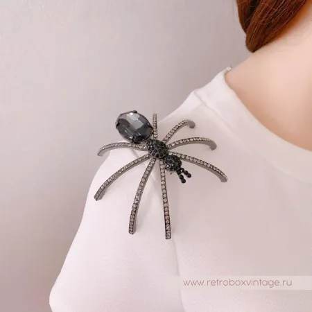 BUTTLER AND WILSON Брошь «Дымчатый паучок на удачу»