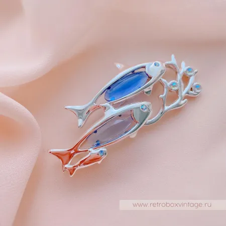 MONET Брошь «Три серебристые рыбки»