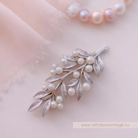 TRIFARI Брошь «Жемчужная веточка в серебре»