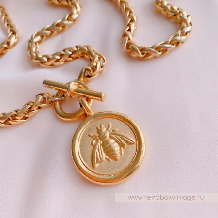 JOAN RIVERS Ожерелье «Медальон с золотой пчелой» (уценка)