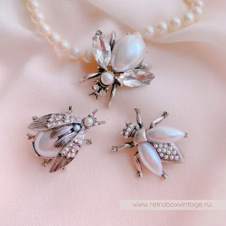 SWEET ROMANCE Трио брошей «Жемчужные пчелки в серебре»
