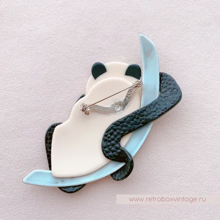 LEA STEIN Брошь «Панда: топленое молоко» черно-оливковый бамбук