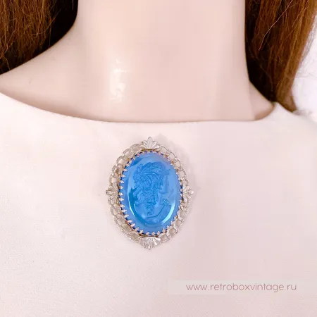 WHITING AND DAVIS Брошь «Голубая камея»