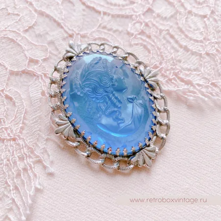 WHITING AND DAVIS Комплект «Секрет Афродиты: голубые камеи» брошь и клипсы