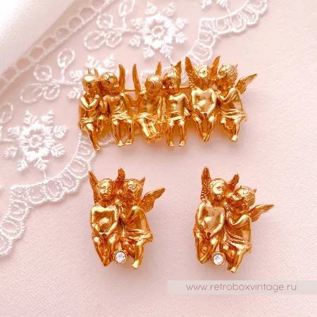 Брошь продаётся отдельно - 