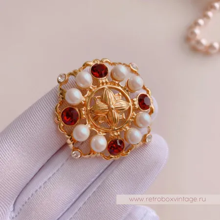 MONET Брошь «Жемчужная Жозефина» (небольшие нюансы)