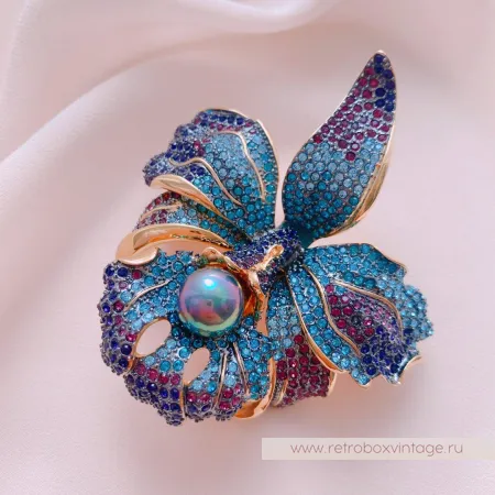 JOAN RIVERS Брошь «Синяя орхидея с жемчужиной»