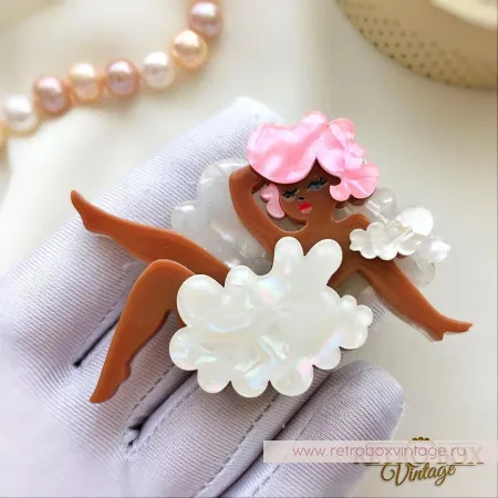 ERSTWILDER Брошь «Розовые мечты: девушка в облаках»