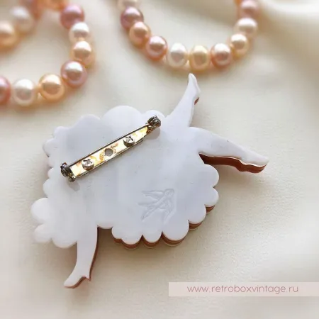 ERSTWILDER Брошь «Розовые мечты: девушка в облаках»