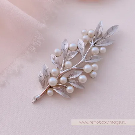 TRIFARI Брошь «Жемчужная веточка в серебре»