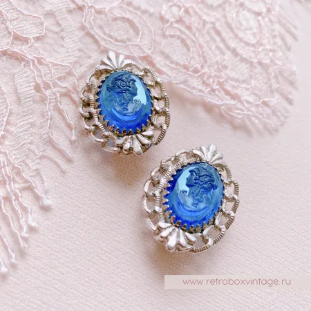 WHITING AND DAVIS Комплект «Секрет Афродиты: голубые камеи» брошь и клипсы