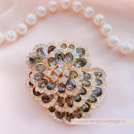 CINER Брошь «Дымчатая фиалка»