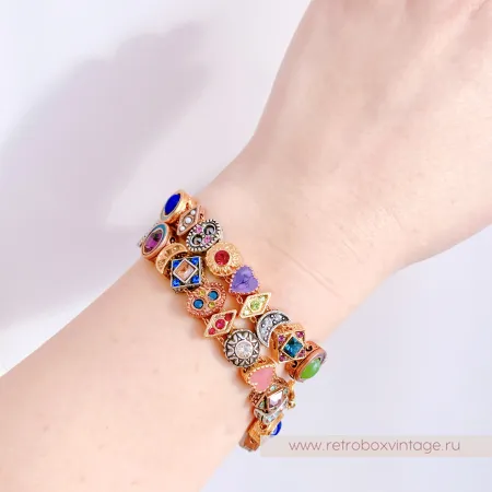 Можно носить парой