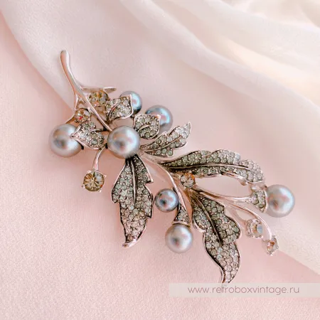 CAROLEE Брошь "Серебристая веточка с серым жемчугом"