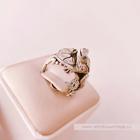 SWEET ROMANCE Кольцо "Лягушка на кувшинке: серебро"