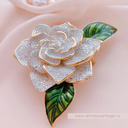 JOAN RIVERS Брошь «Кристальная белая гардения»