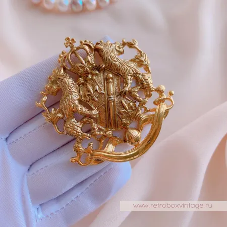 JOAN RIVERS Брошь «Фамильный герб со львами»