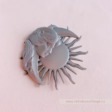 JJ / JONET JEWELRY Брошь «Девушка луна и солнце»