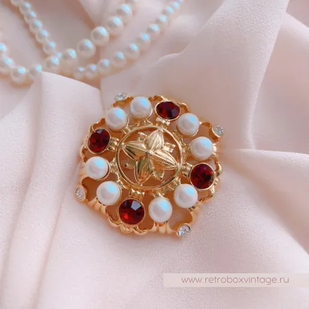 MONET Брошь «Жемчужная Жозефина» (небольшие нюансы)