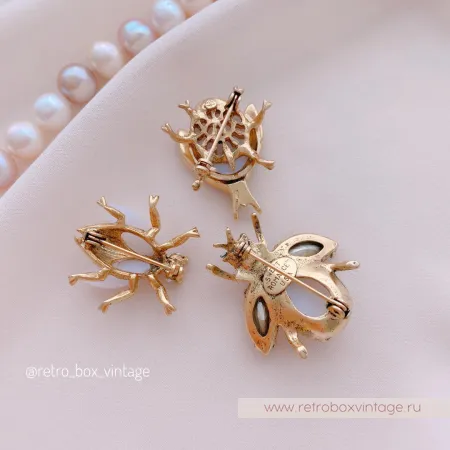 SWEET ROMANCE Трио брошей «Жемчужные пчелки в золоте» (3 шт)
