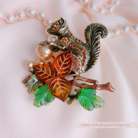 SWEET ROMANCE Брошь «Белочка»