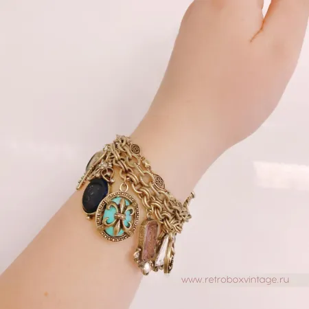 SWEET ROMANCE Браслет «Пять богинь с инталиями и шармами: зеленая»