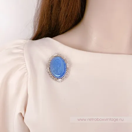 WHITING AND DAVIS Комплект «Секрет Афродиты: голубые камеи» брошь и клипсы