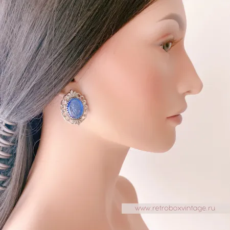 WHITING AND DAVIS Комплект «Секрет Афродиты: голубые камеи» брошь и клипсы