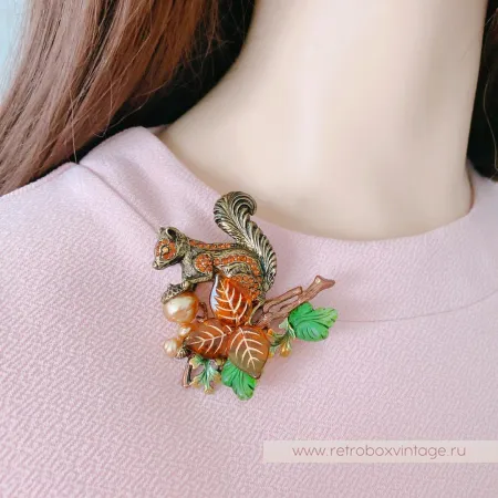 SWEET ROMANCE Брошь «Белочка»
