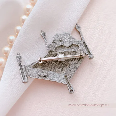 JJ / JONET JEWELRY Брошь "Ложе для двоих" кровать