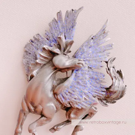 JJ / JONET JEWELRY Брошь «Крылатый пегас: лавандовый серебро»