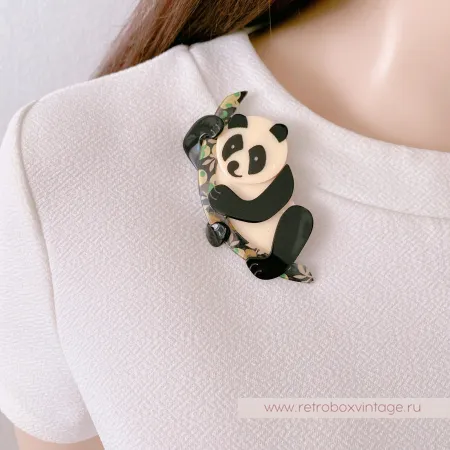 LEA STEIN Брошь «Панда: топленое молоко» черно-оливковый бамбук