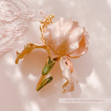 KIRKS FOLLY Брошь «Пудровый ирис с феей»